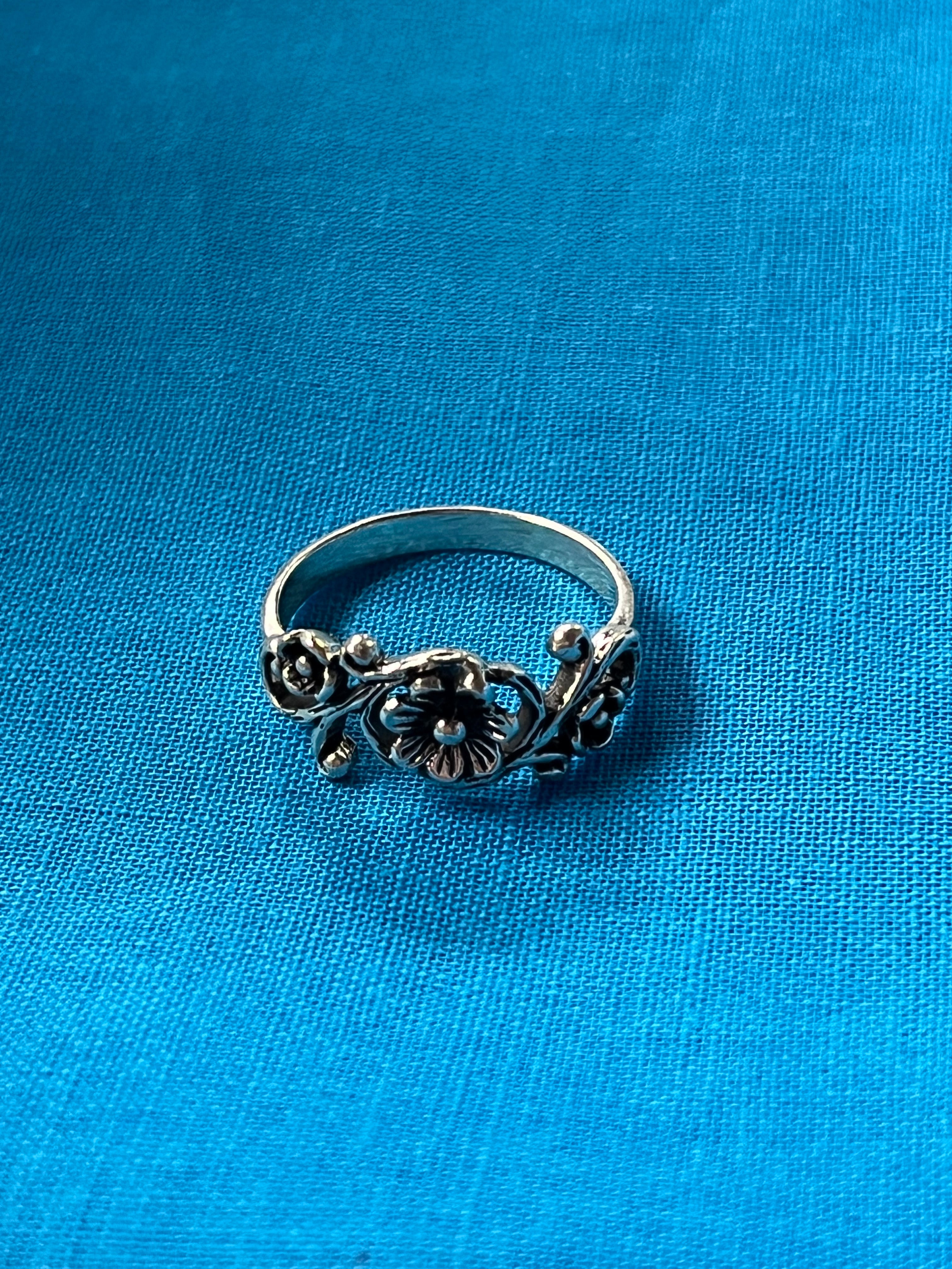Flower Band Silver Ring Size 9